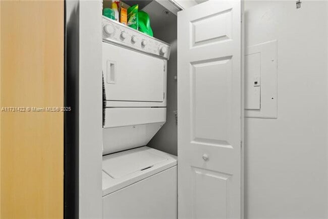 Building Photo - 2080 S Ocean Dr