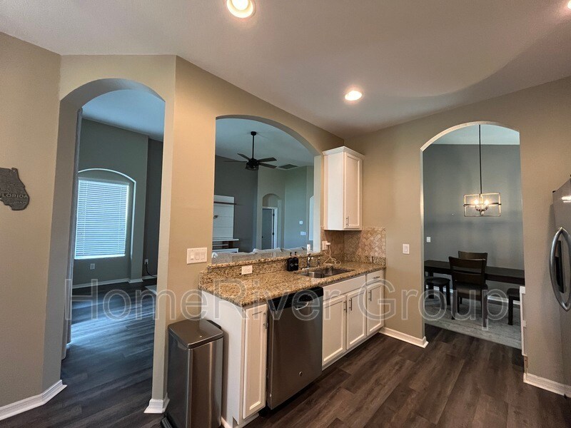 Building Photo - 12728 Avelar Creek Dr