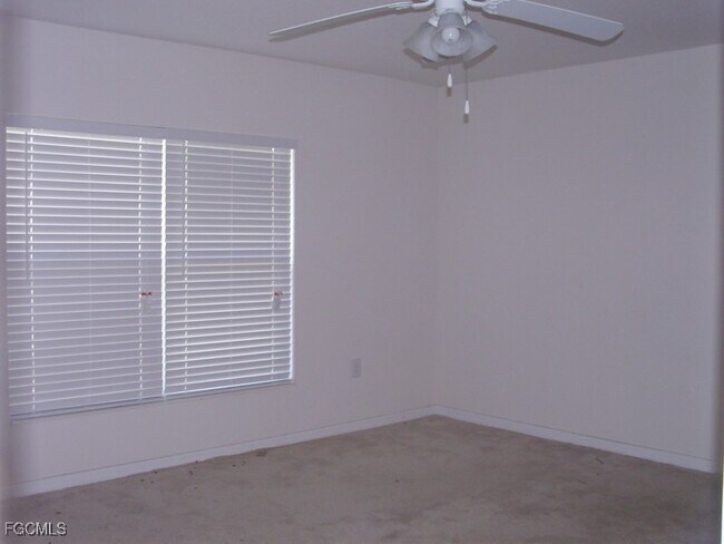 Building Photo - 924 Hollister Ave