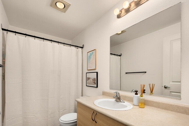 Building Photo - 215 9th St