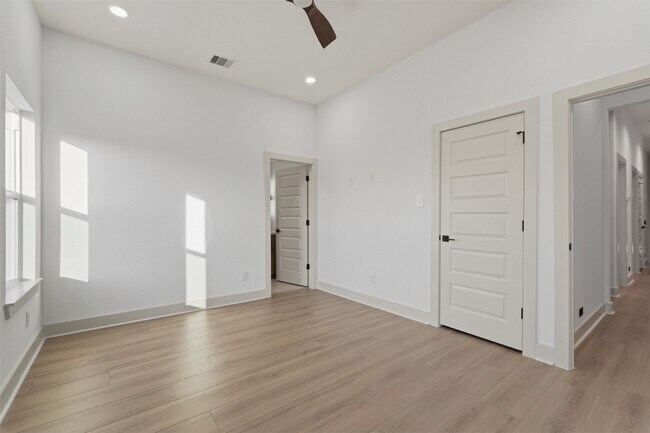Building Photo - 9819 Turnbow St