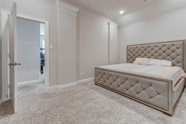 Building Photo - 24402 Kingelm Lk Dr