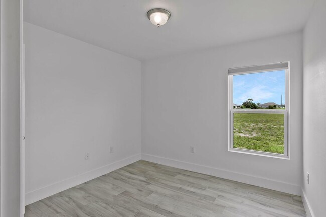 Building Photo - 2426 Santa Barbara Blvd N