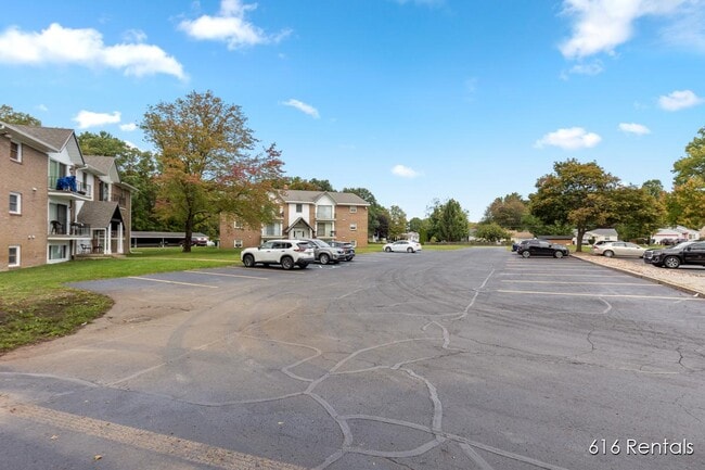 Building Photo - 630 56th St SE