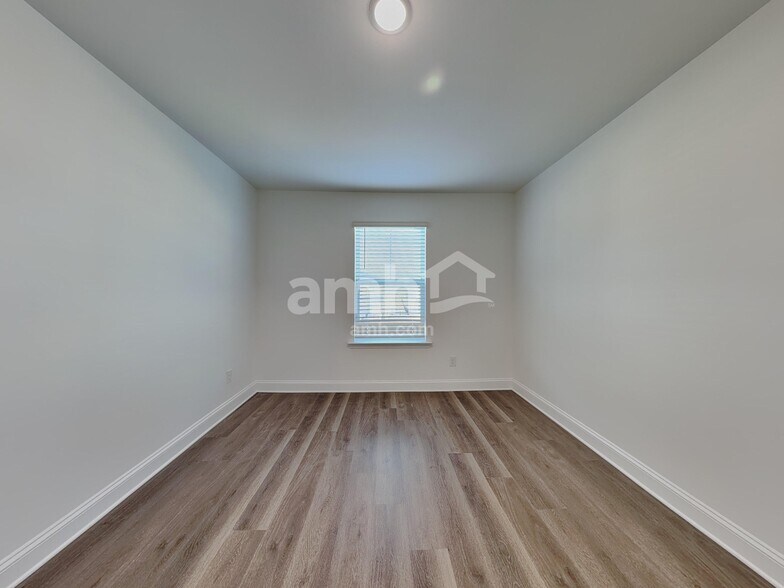 Building Photo - 1139 Livengood Wy