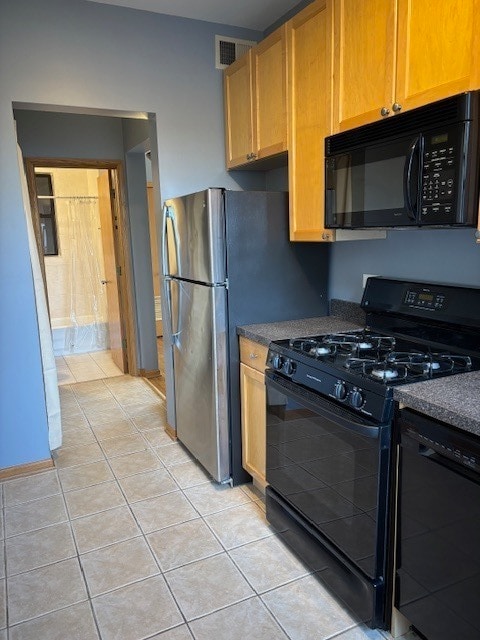 Building Photo - 45 N Paulina St