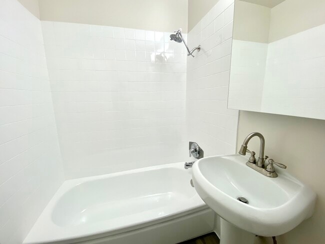 Building Photo - 4000 Sequoia St