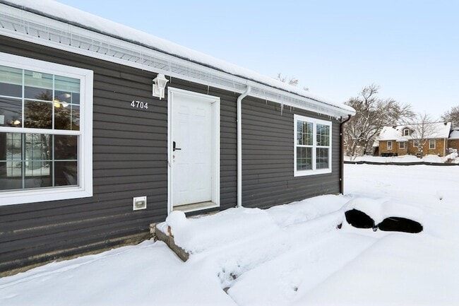 Building Photo - 4704 47th Ave