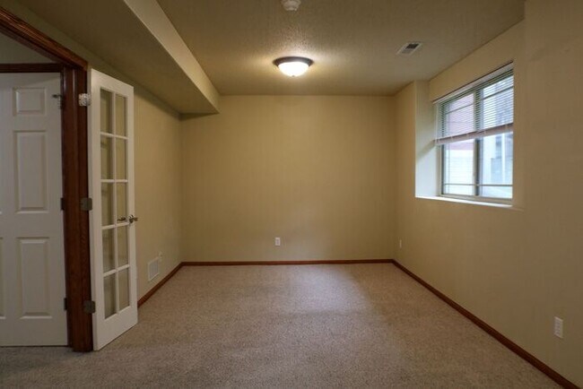 Building Photo - $2,695 | 4 Bedroom, 3.5 Bathroom Multi Flo...