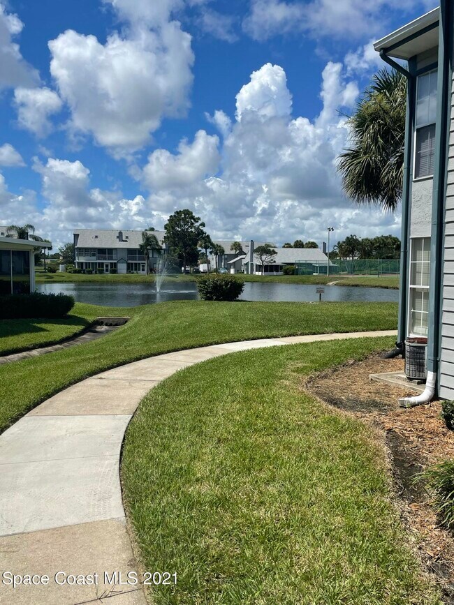 Building Photo - 4610 Lake Waterford Way