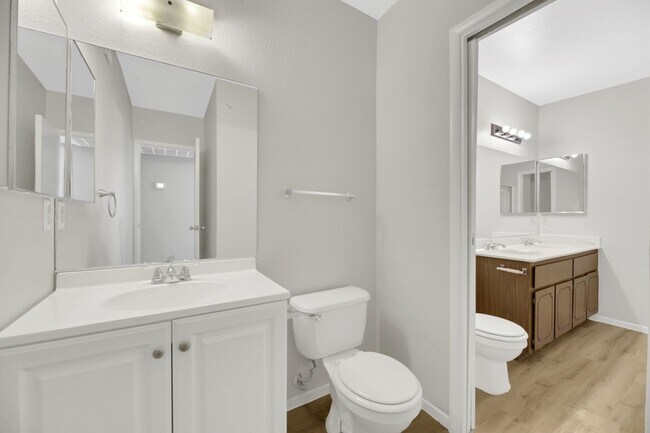 Building Photo - Cute 2 bedroom condo