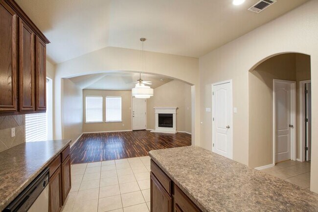 Building Photo - 709 Alder Dr