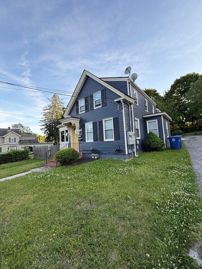 Building Photo - 136 Shaw St