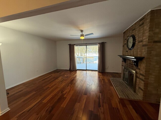 Building Photo - 1082 Greenhills Dr