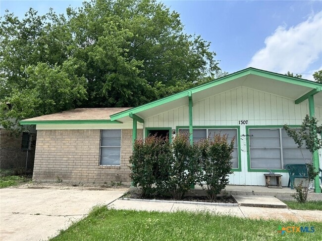 Primary Photo - 1307 Janis Dr