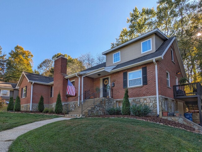 Building Photo - 317 Balsam Dr
