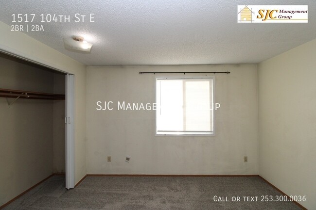 Building Photo - Clean and move in ready townhouse style condo