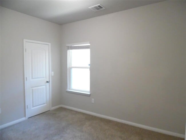 Building Photo - 604 Independence Ave