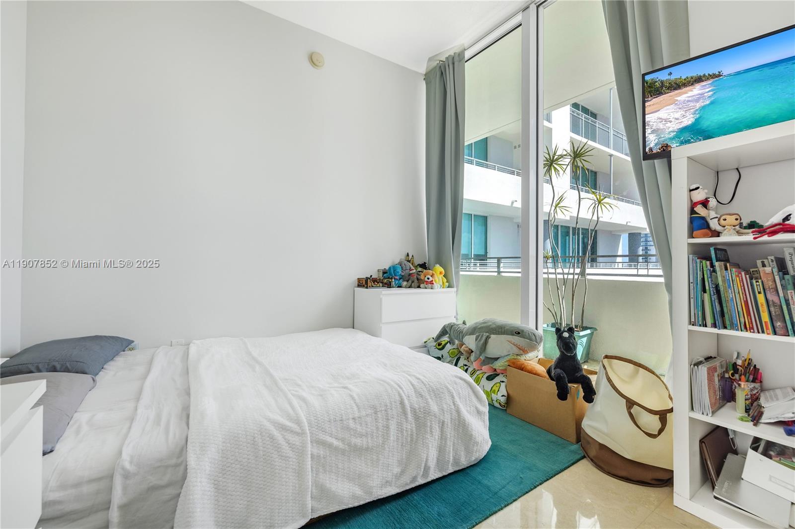 Building Photo - 350 NE 24th St