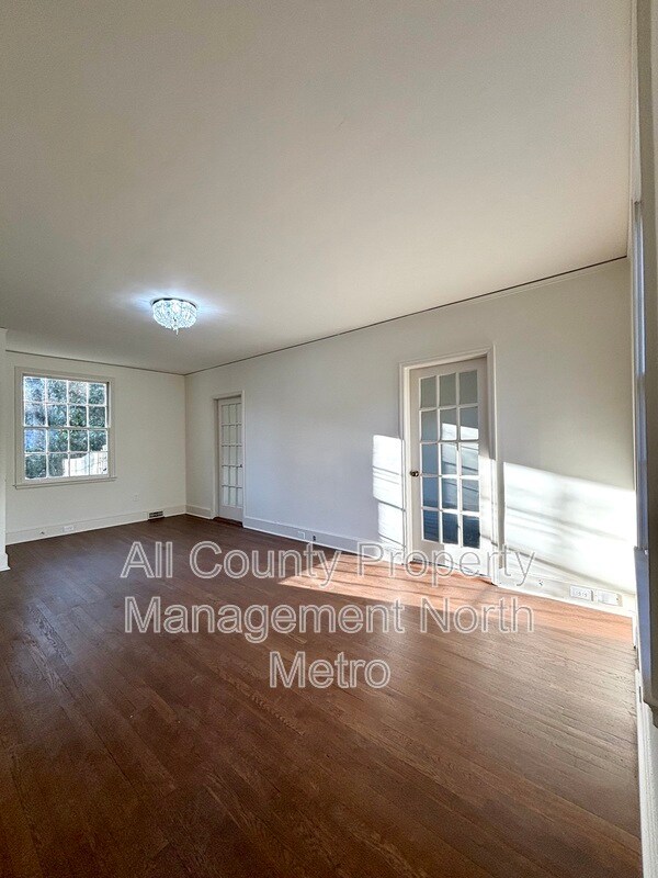 Building Photo - 2416 Dellwood Dr NW