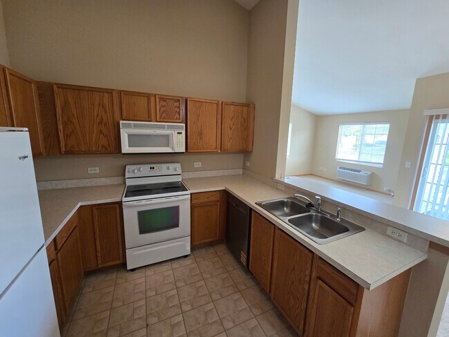 Building Photo - 1531 Silverstone Dr