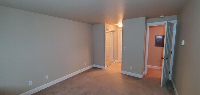 Building Photo - Spacious 2 Bed 1.5 Bath In Old Town Issaquah!