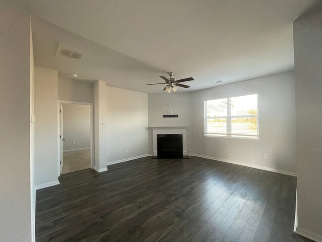 Building Photo - 4 Bed, 2 Bath New Build