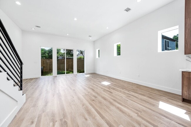 Building Photo - 3619 Bremond St
