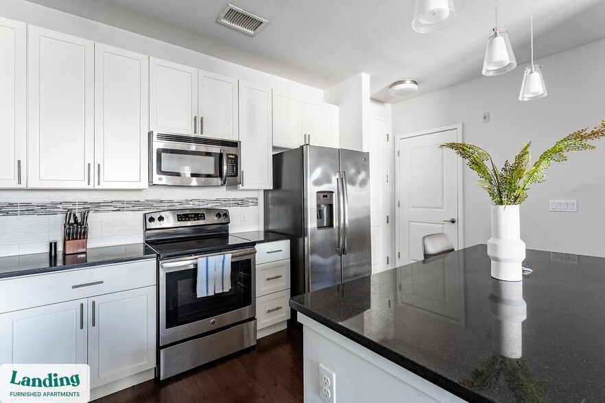 Building Photo - 480 N Orange Ave