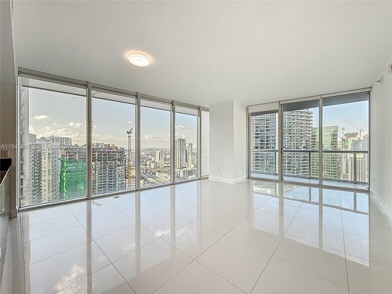 Building Photo - 475 Brickell Ave