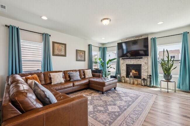 Building Photo - "Spacious 4-Bed Sanctuary with 3.5 Baths in Fountain, CO – Your Perfect Home Awaits!"