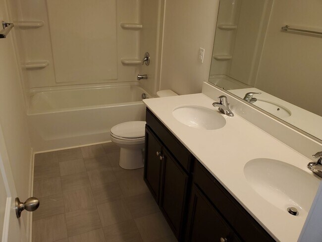 Building Photo - 508 Elmwood Pond Ct