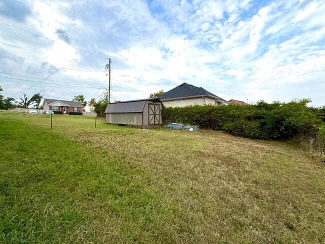 Building Photo - Renovated Madison Duplex!  Corner Lot! Nic...