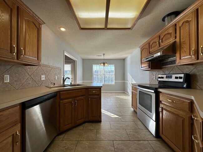 Building Photo - Gorgeous Brick Home for Rent! - 3 Bedroom, 2 Bath, 2 Car garage - 1,797 sf