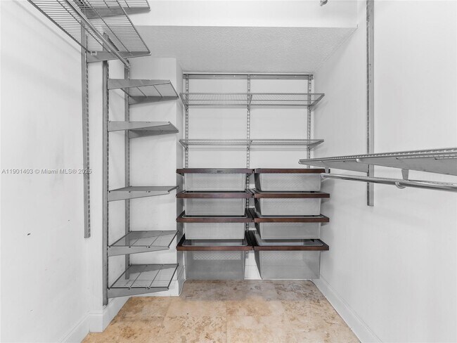 Building Photo - 5 Island Ave