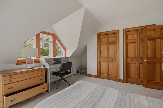 Building Photo - 158 Narragansett Ave
