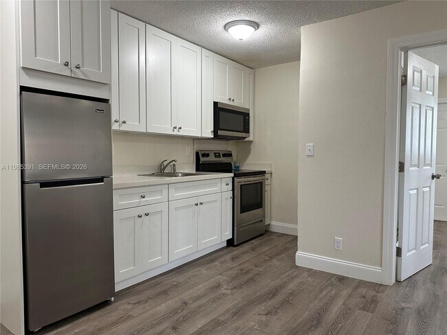 Building Photo - 5901 NE 18th Ave