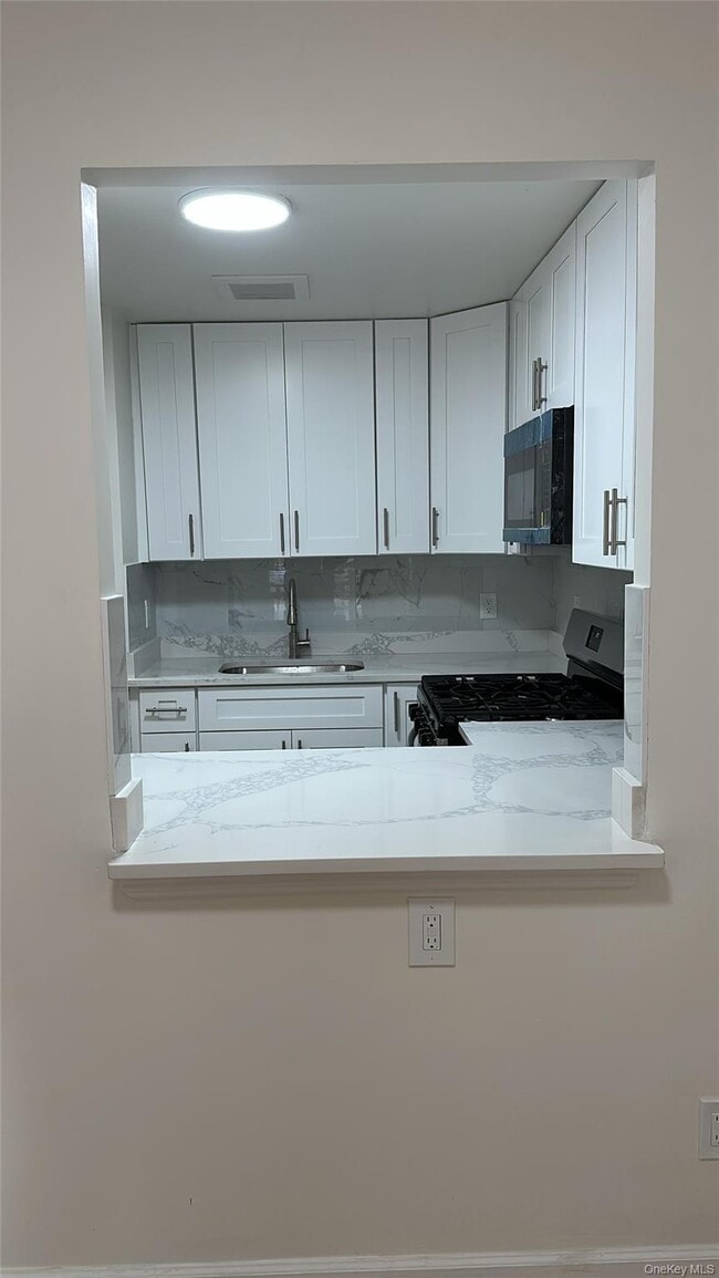 Building Photo - 905 E 178th St