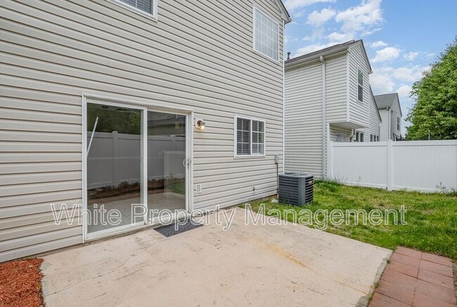 Building Photo - 9036 Meadowmont View Dr