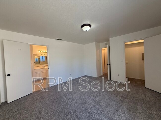 Building Photo - 2264 Americana Dr