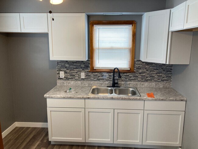 Building Photo - 6099 Ridge Rd