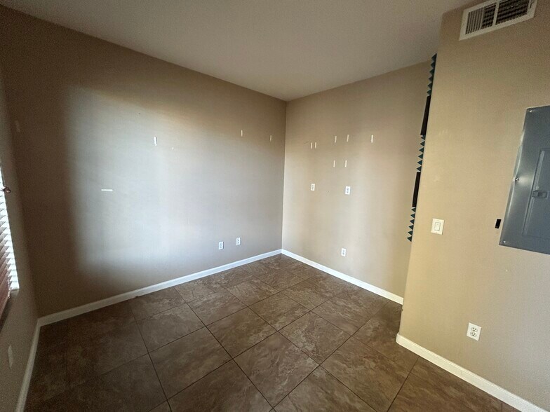 Building Photo - 6605 N 93rd Ave