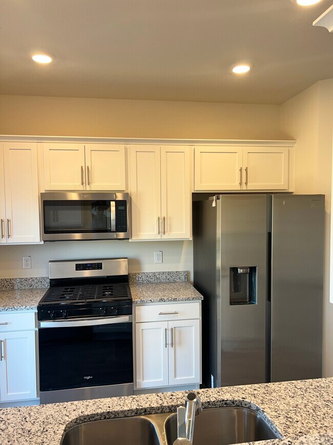 Building Photo - 331 David Hl Dr
