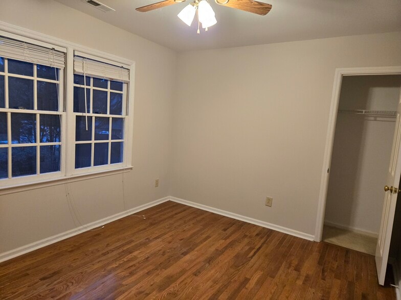 Building Photo - 11015 S Ford Rd