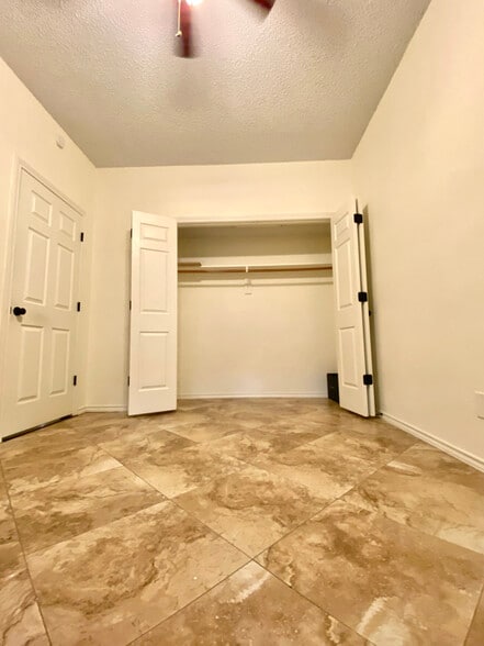 Building Photo - 1405 Ridgemoor Ln