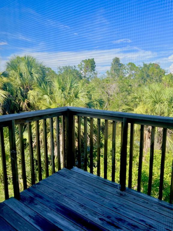 Building Photo - 1930 Como St