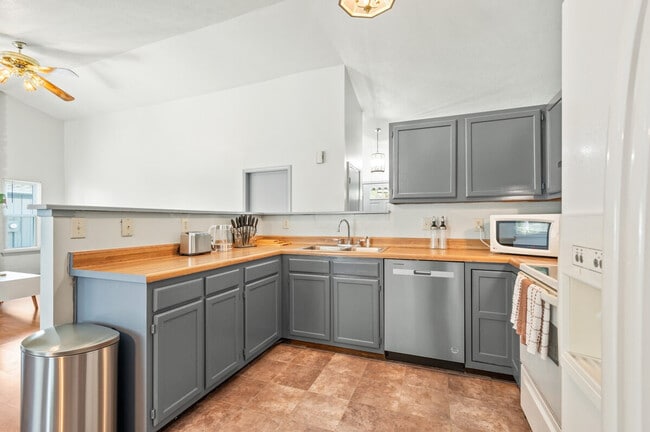 Building Photo - 8209 Parsley Ln