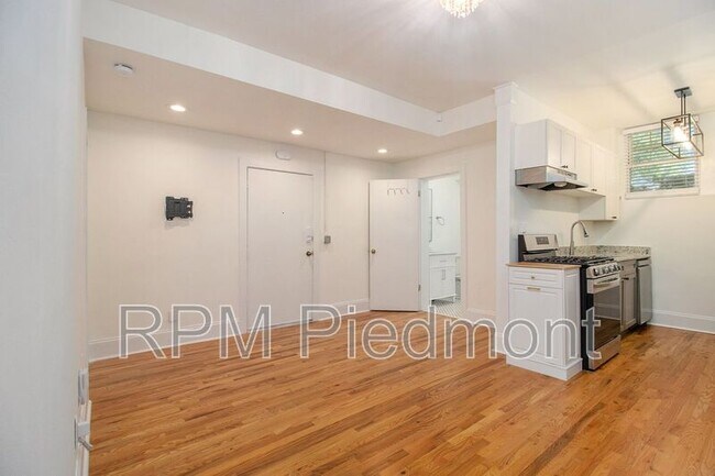 Building Photo - 741 Frederica St NE