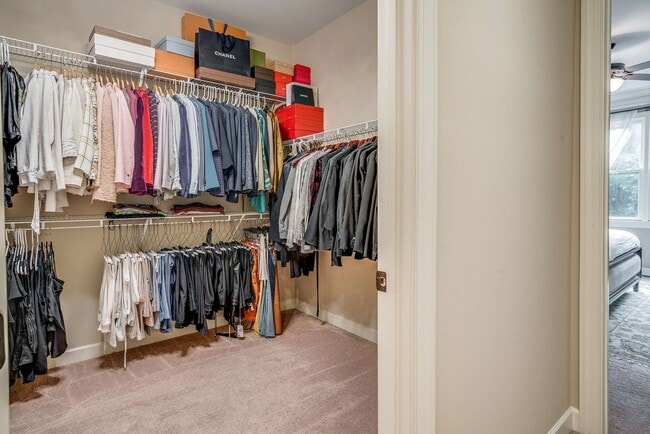 Building Photo - Custom built home in a great location in B...