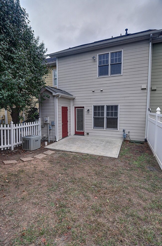 Building Photo - Light, Bright Governor's Village Townhome